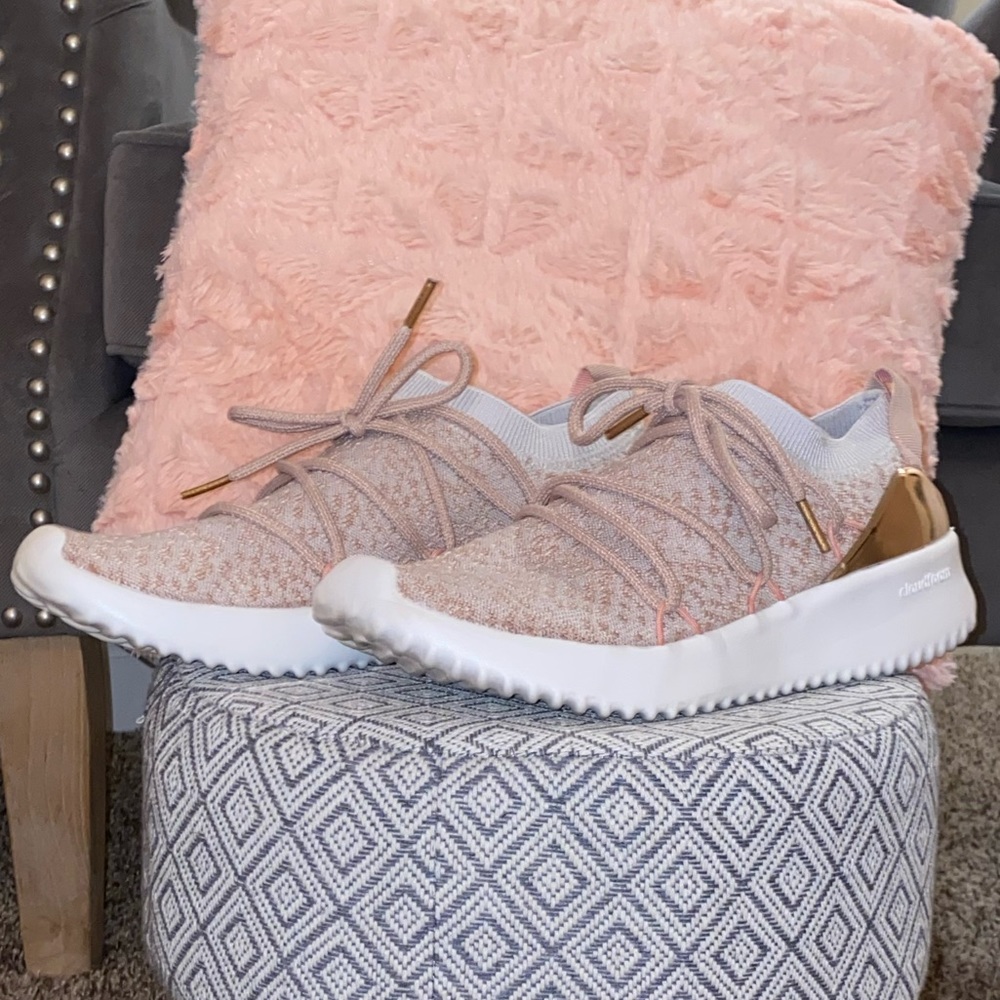 Adidas Ultimamotion Women’s shoe, size 7.5